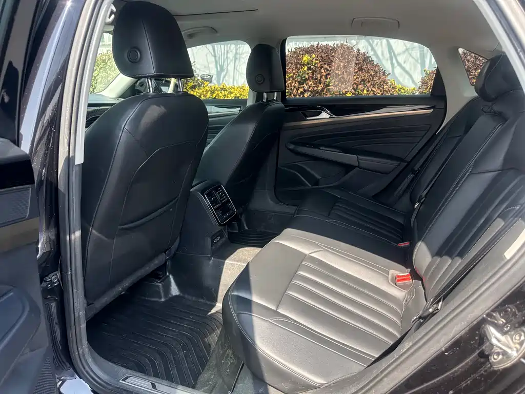 VOLKSWAGEN PASSAT NEW ENERGY