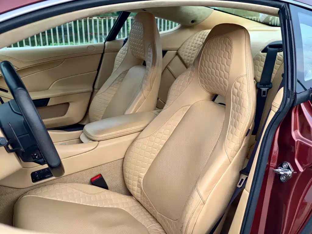 ASTON MARTIN VANQUISH