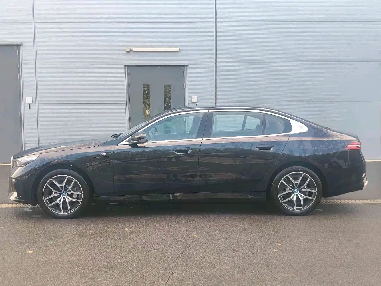 BMW i5
