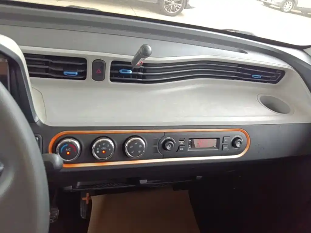Wuling MINIEV — миниатюра 13