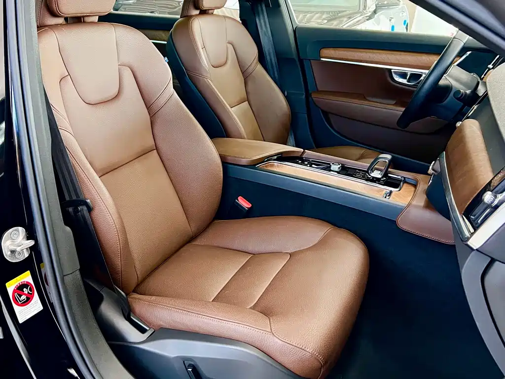 Volvo S90 2025 B5 Luxury