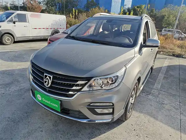 BAOJUN 560 2019