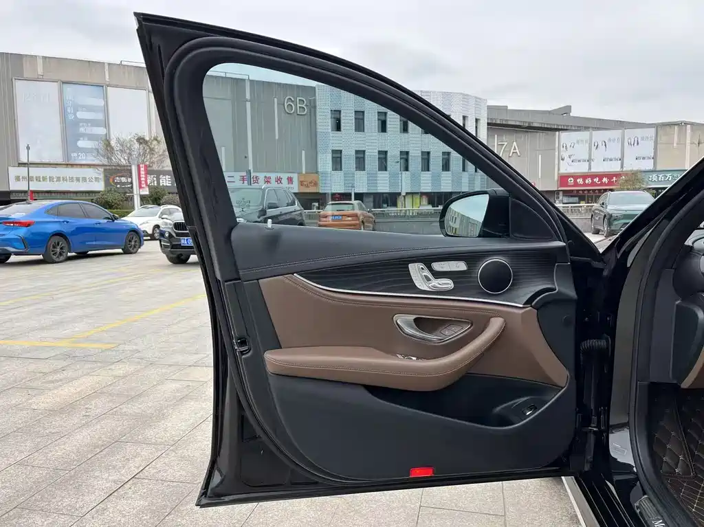 MERCEDES-BENZ E CLASS