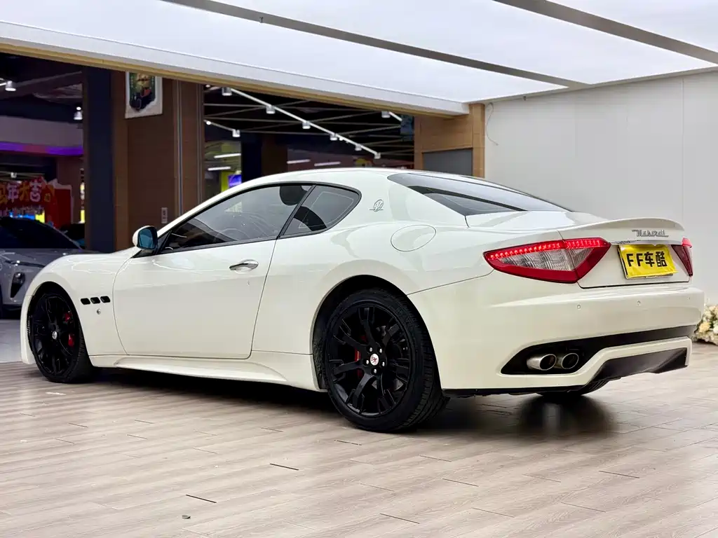 Maserati GranTurismo 2012 4.7L MC Stradale