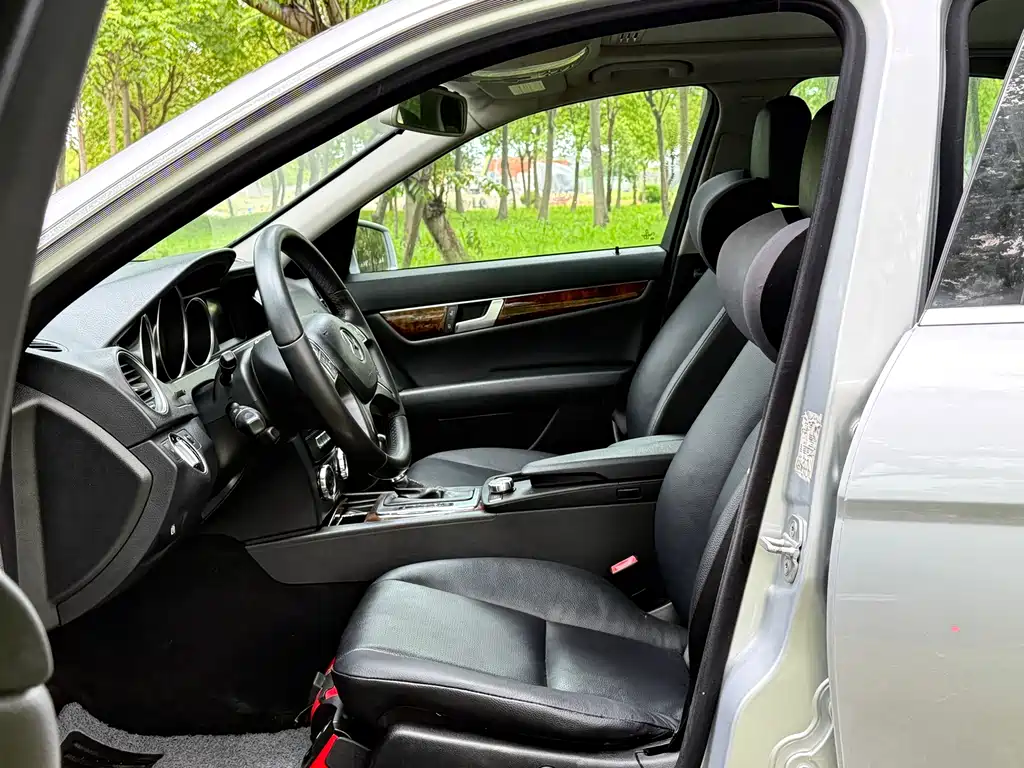 Mercedes-Benz C-Class C 2010 C 200 CGI