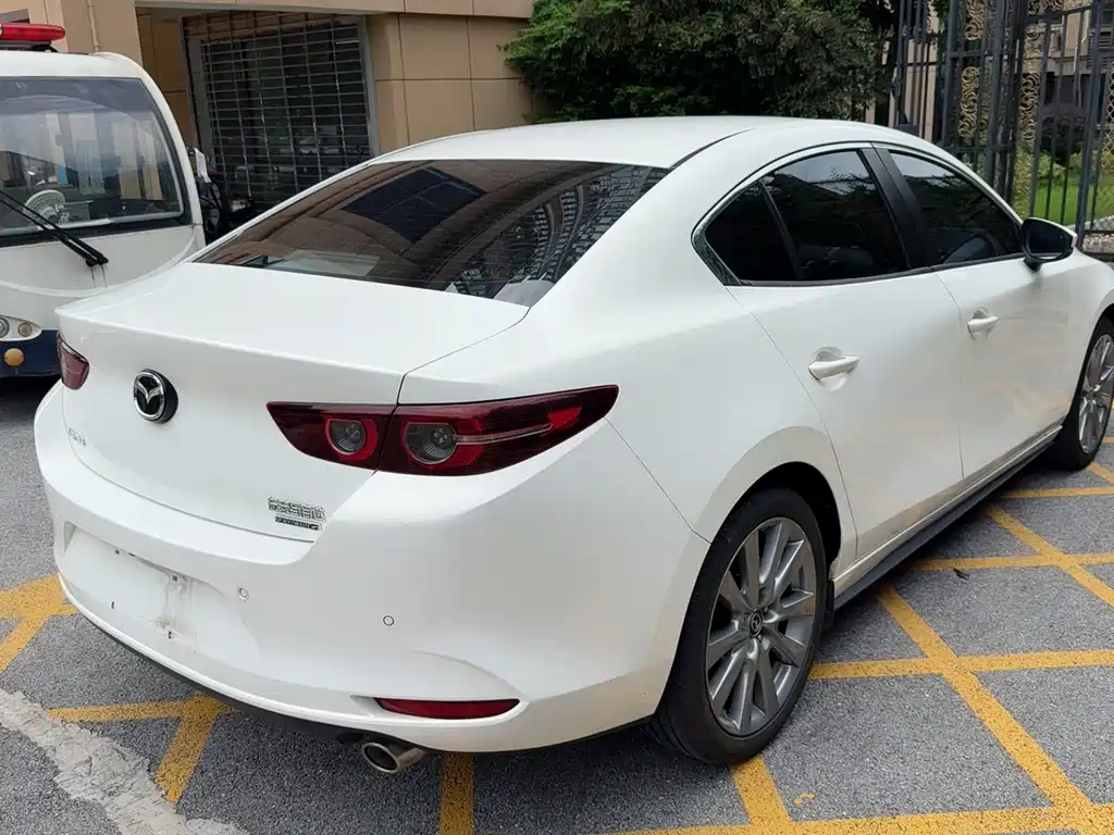 Mazda Mazda3 3 2020 2.0L AT
