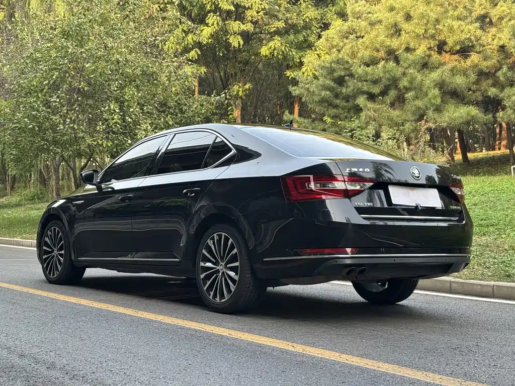 Skoda Superb — миниатюра 4