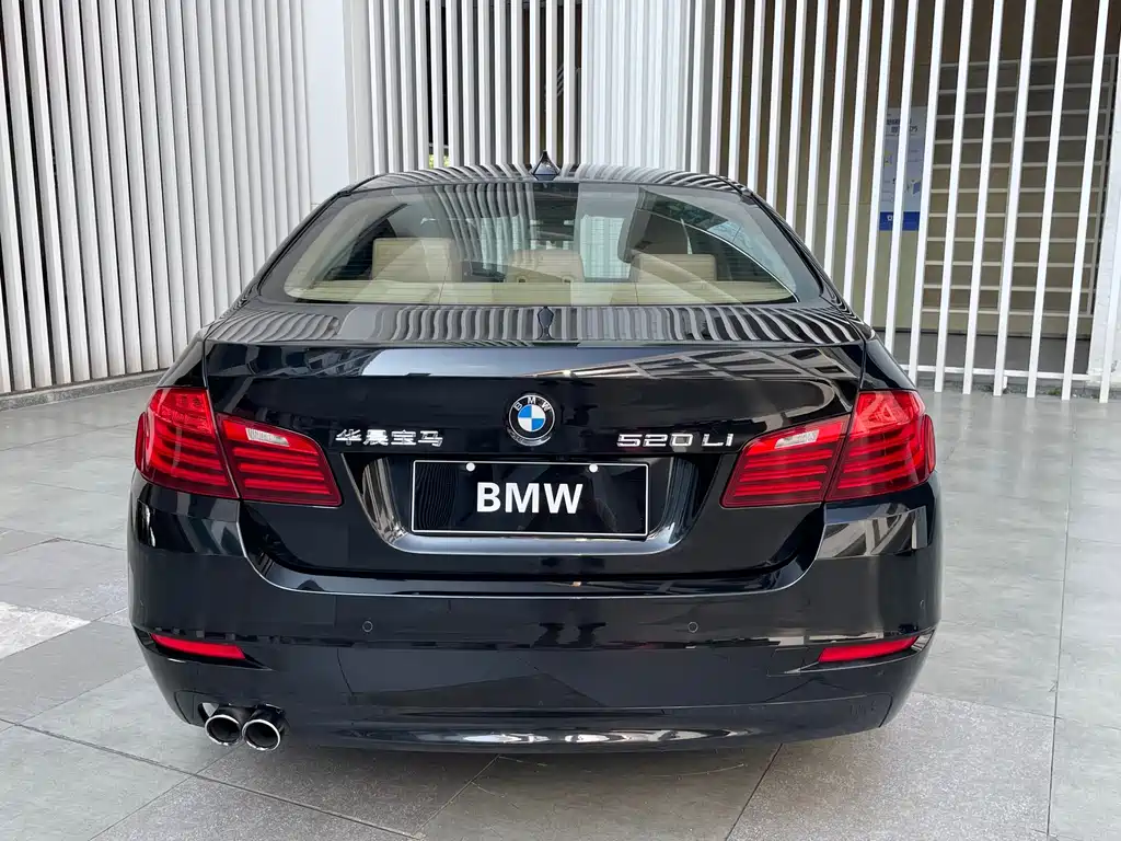 BMW 5 Series — миниатюра 13