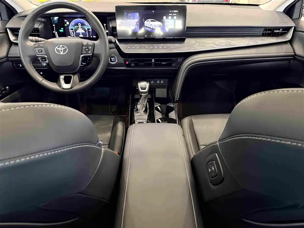Toyota Camry — миниатюра 8