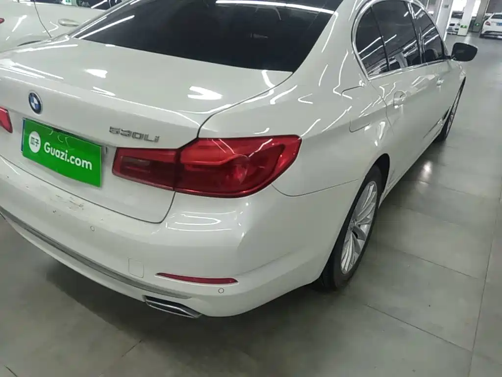 BMW 5 Series — миниатюра 8