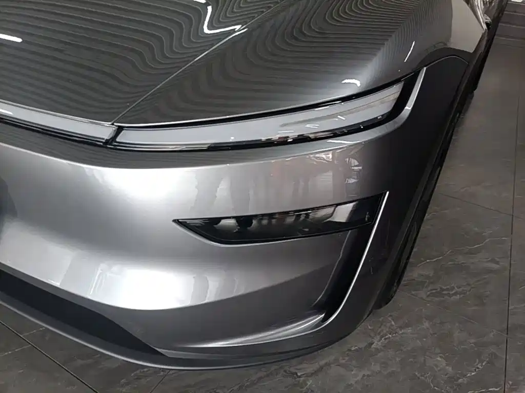Tesla Model Y — миниатюра 24