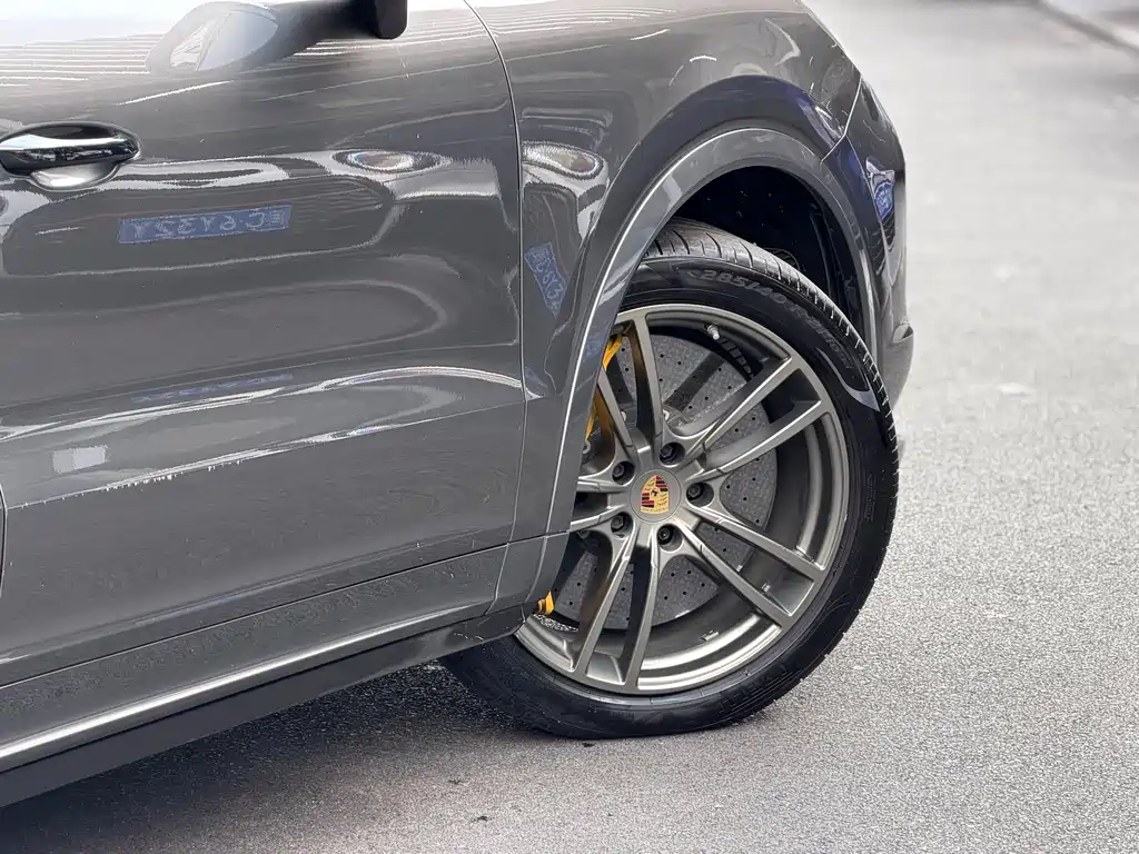 Porsche Cayenne — миниатюра 9