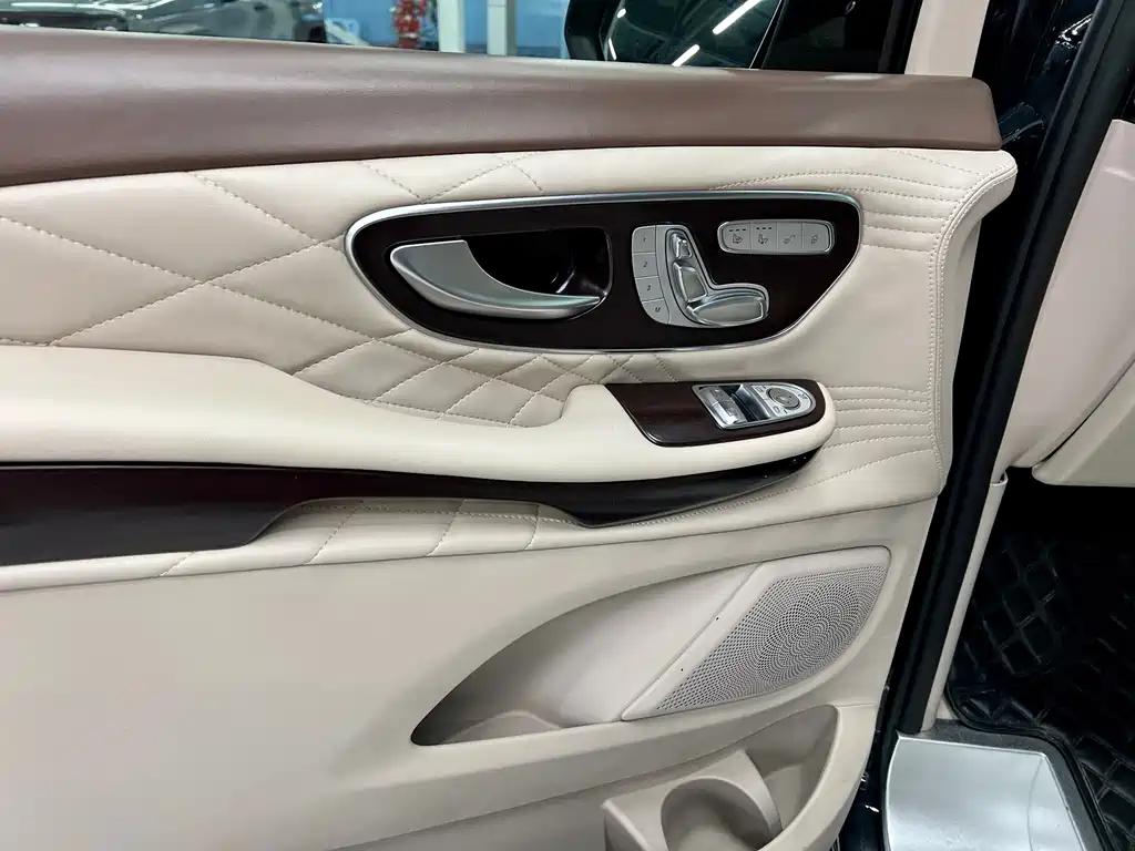 MERCEDES-BENZ V CLASS