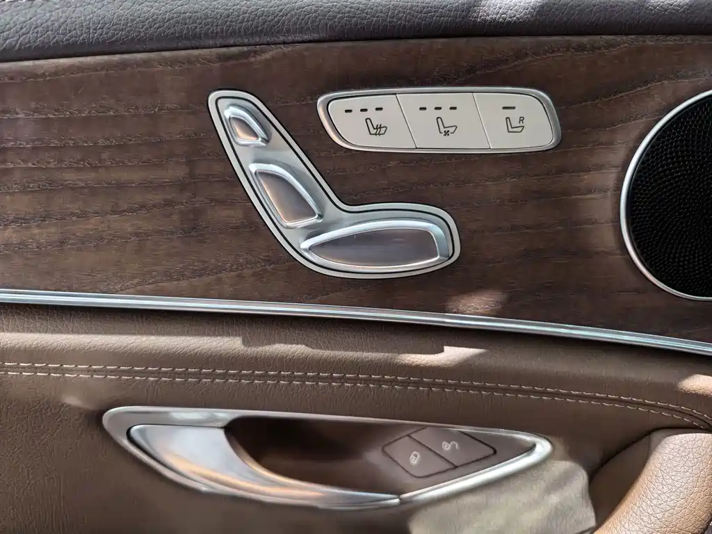 Mercedes-Benz E-Class — миниатюра 9