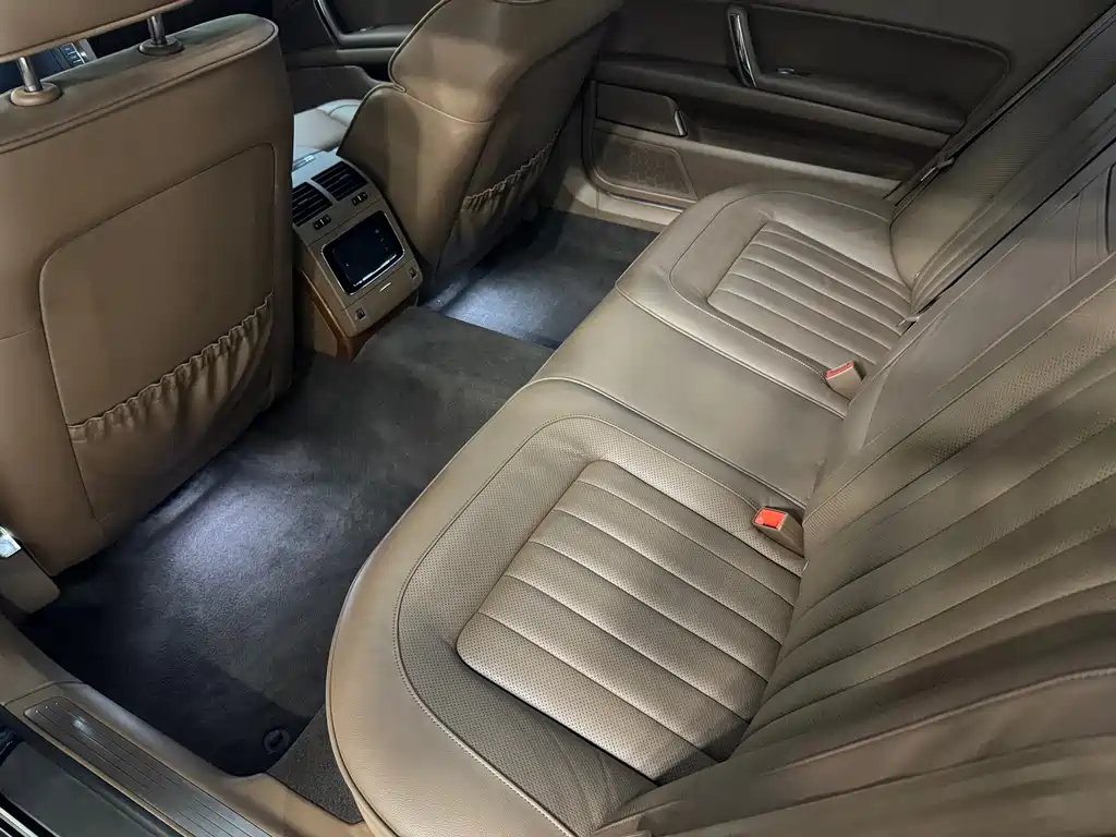 Volkswagen Phaeton — миниатюра 7