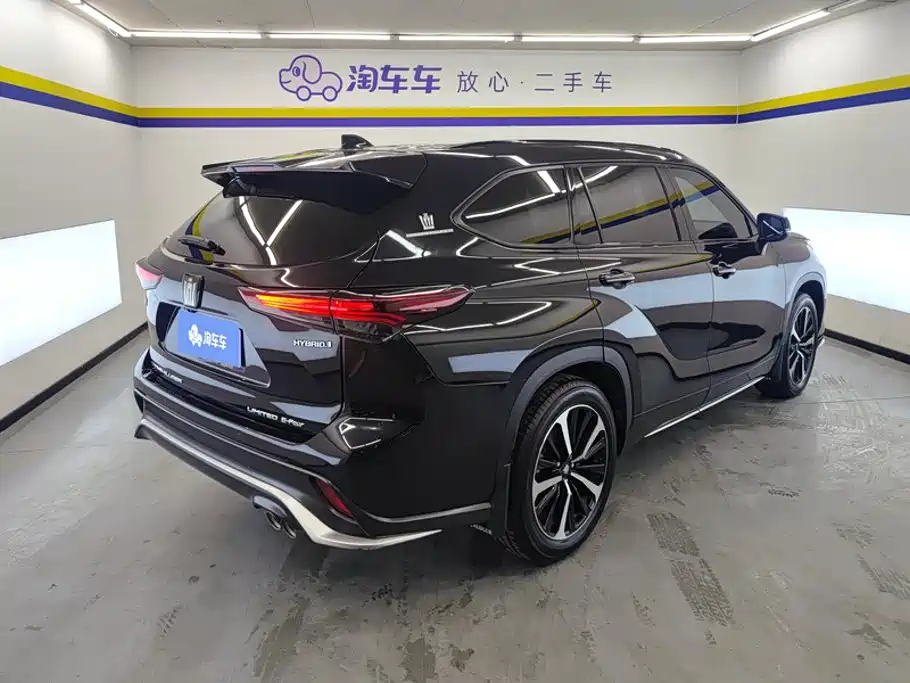Toyota Crown Kluger — миниатюра 3