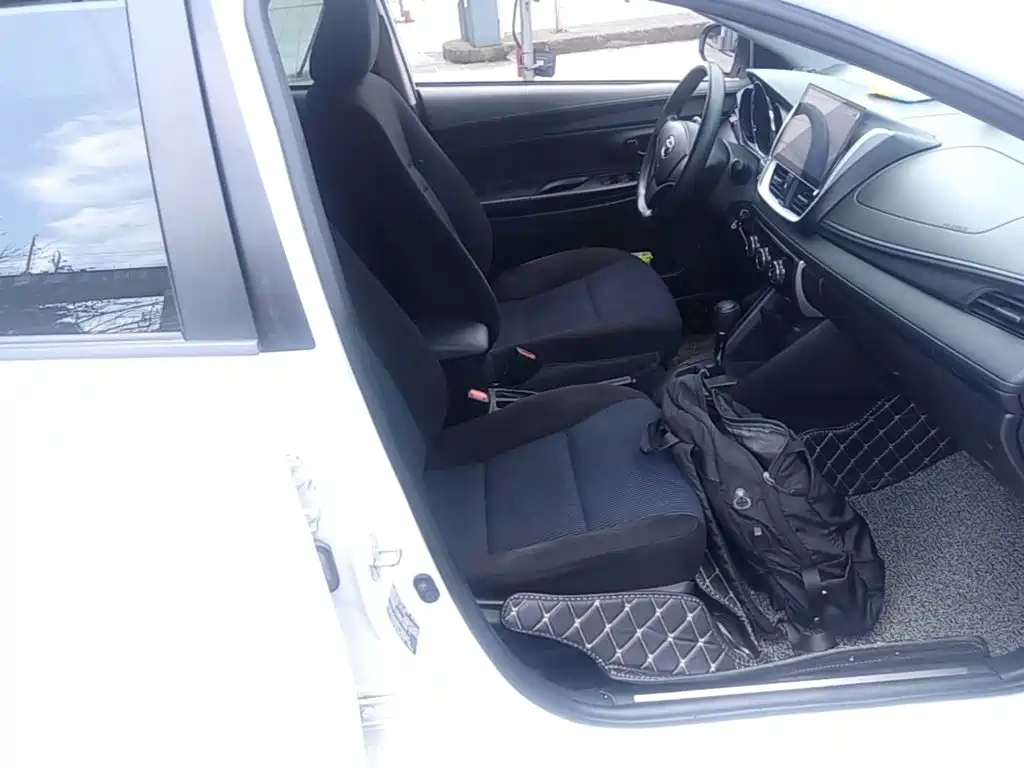 Toyota Yaris L — миниатюра 25