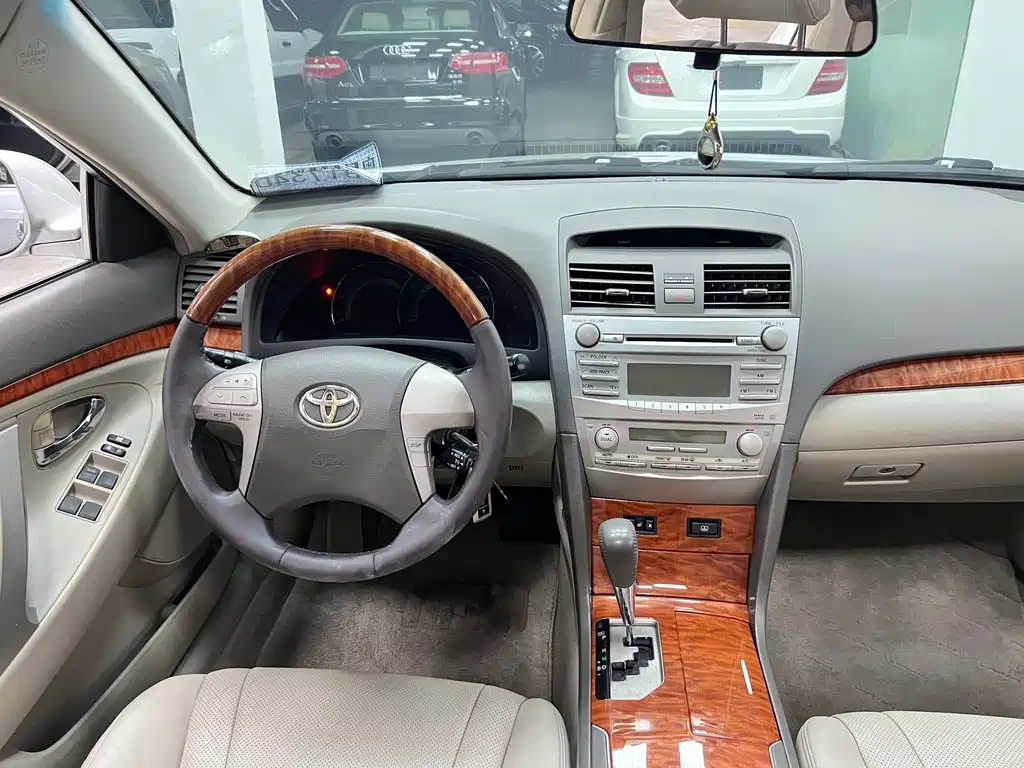Toyota Camry — миниатюра 9