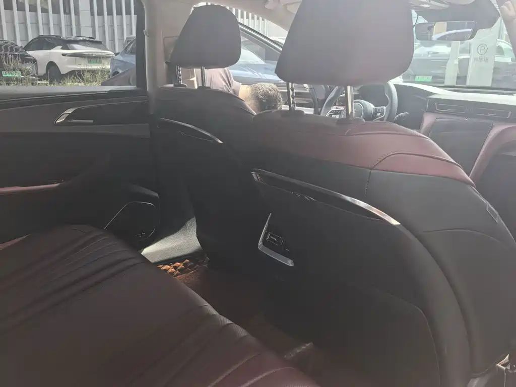 Hongqi Hongqi H5 — миниатюра 8