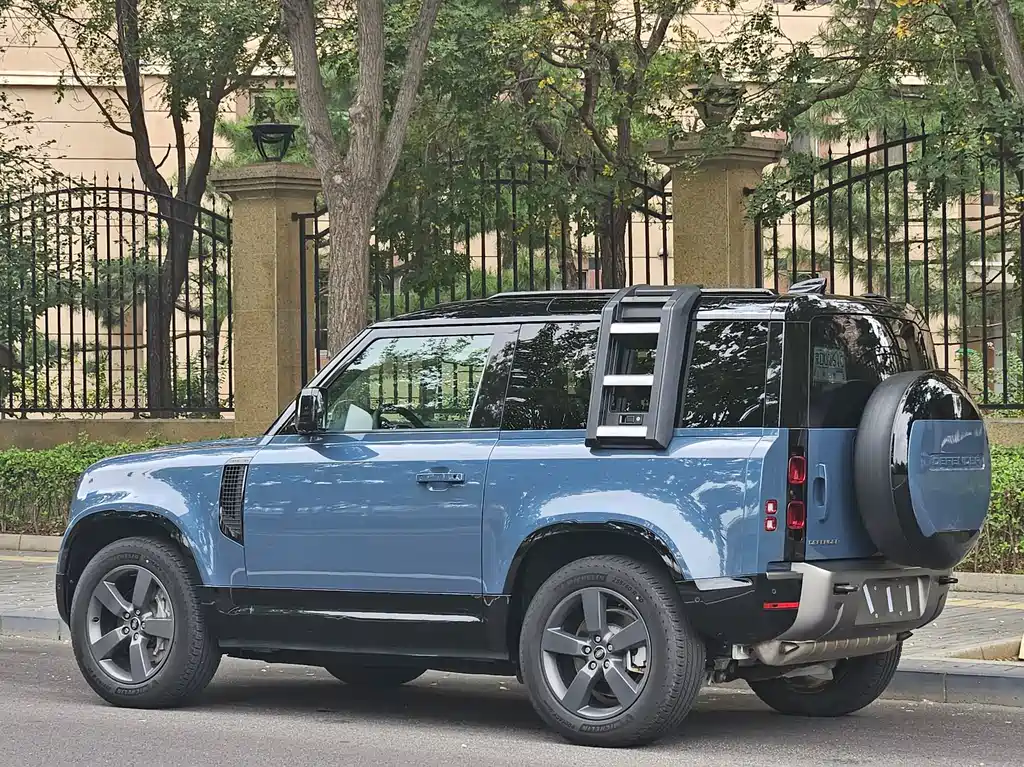 Land Rover Defender — миниатюра 3
