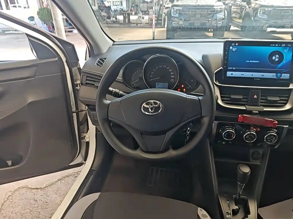 Toyota Yaris L — миниатюра 11