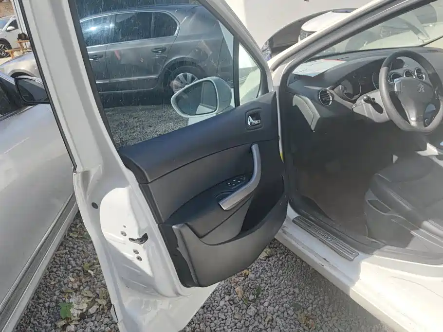 Peugeot 408 — миниатюра 7