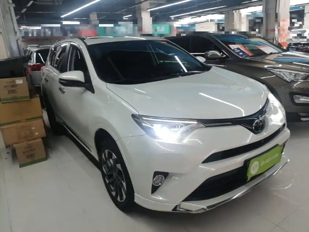 Toyota RAV4 — миниатюра 4