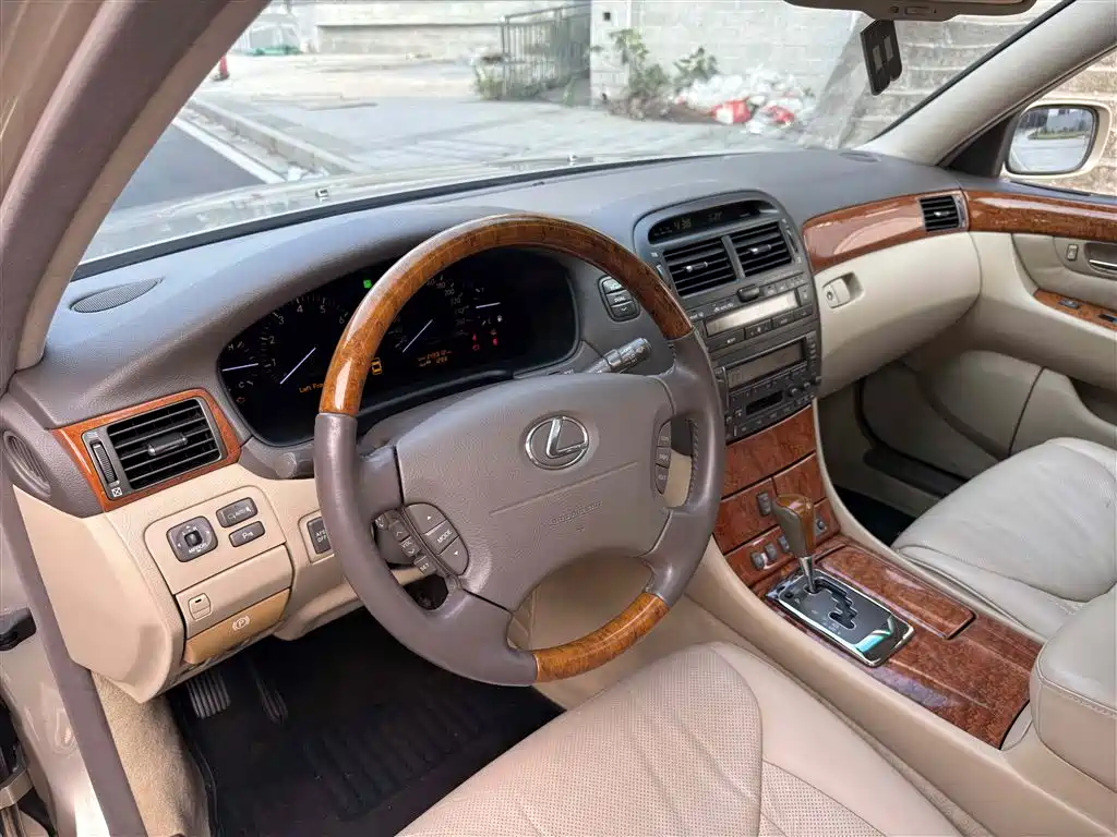 Lexus LS — миниатюра 12