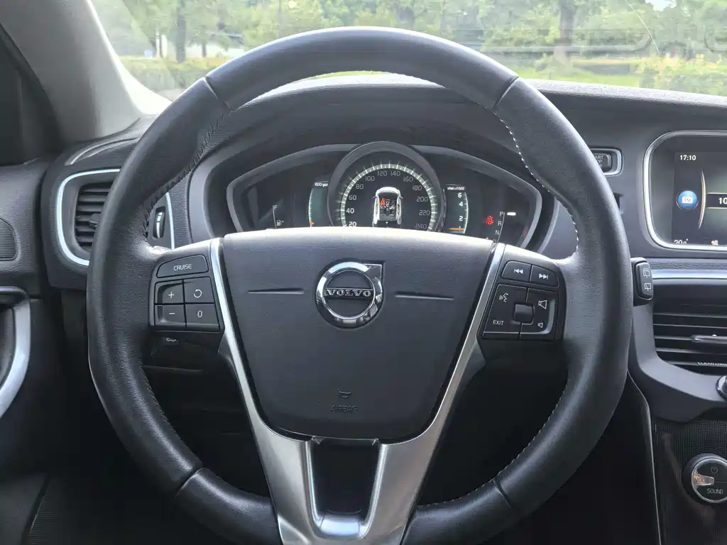 Volvo V40 — миниатюра 5