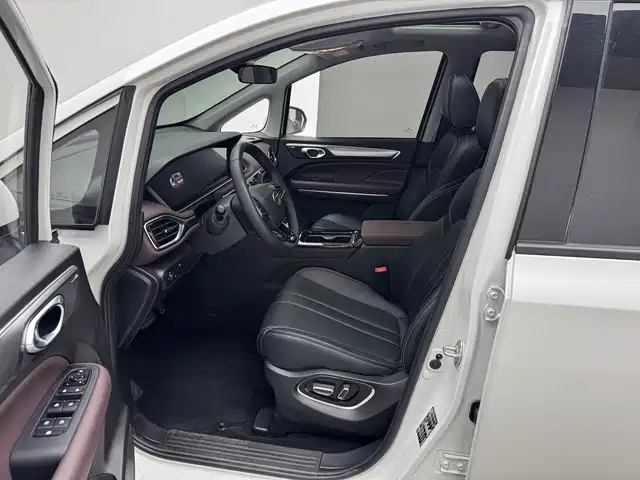 GAC Motor Trumpchi M6 — миниатюра 9
