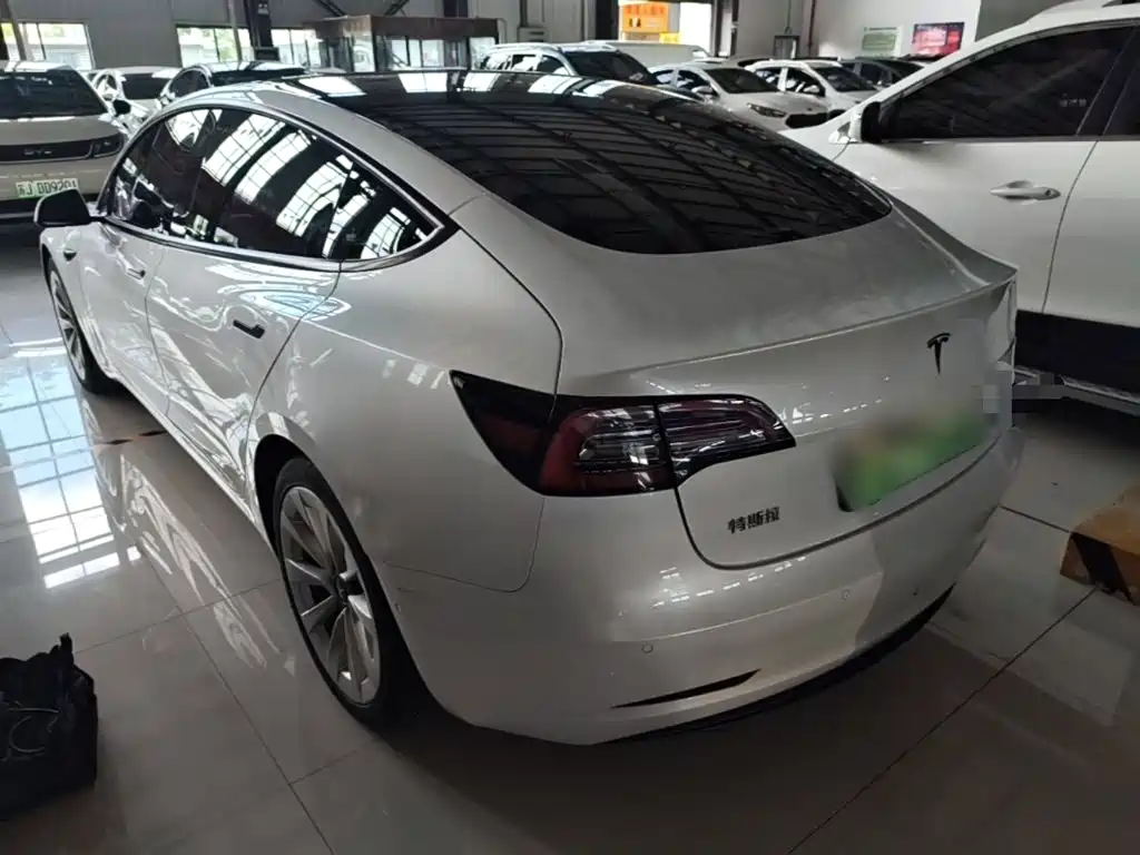 Tesla Model 3 — миниатюра 5