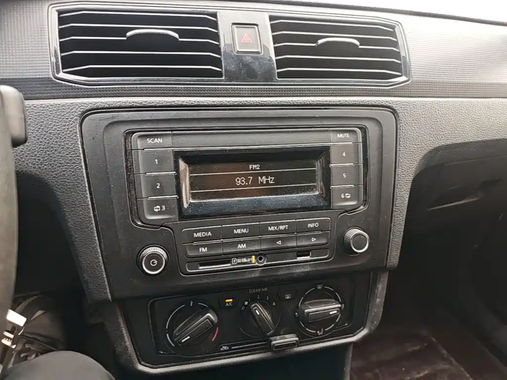 Volkswagen Santana — миниатюра 13