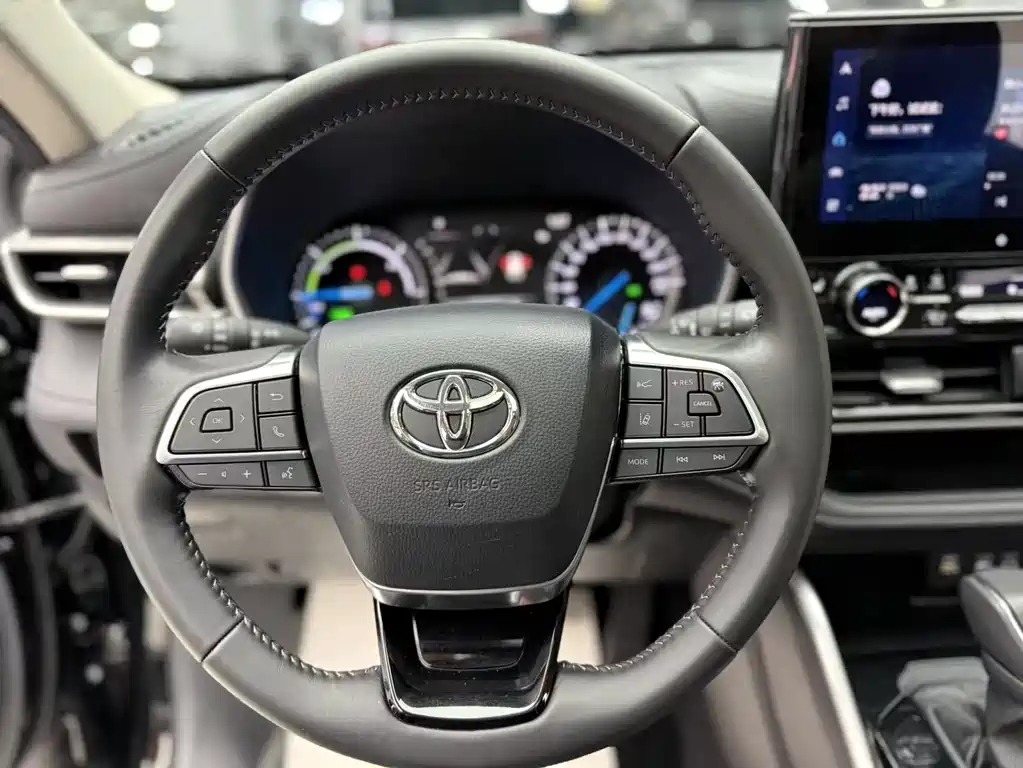 Toyota Highlander 2023 2.5L Luxury 7 мест