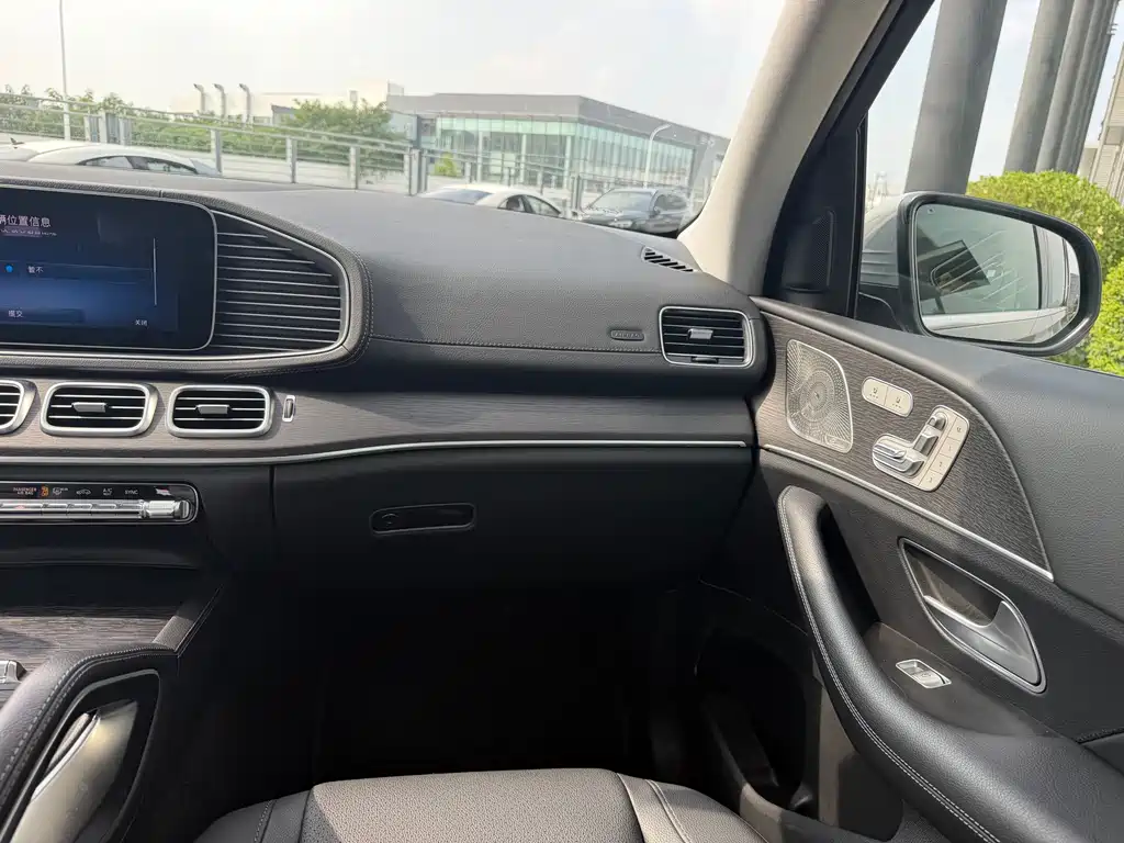 Mercedes-Benz GLE (Import) — миниатюра 17