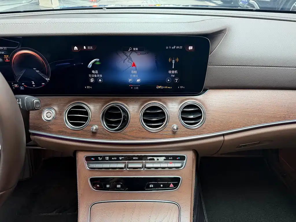 Mercedes-Benz E-Class — миниатюра 11