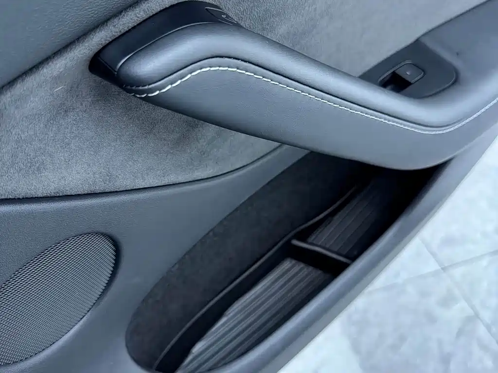 Tesla Model Y — миниатюра 11