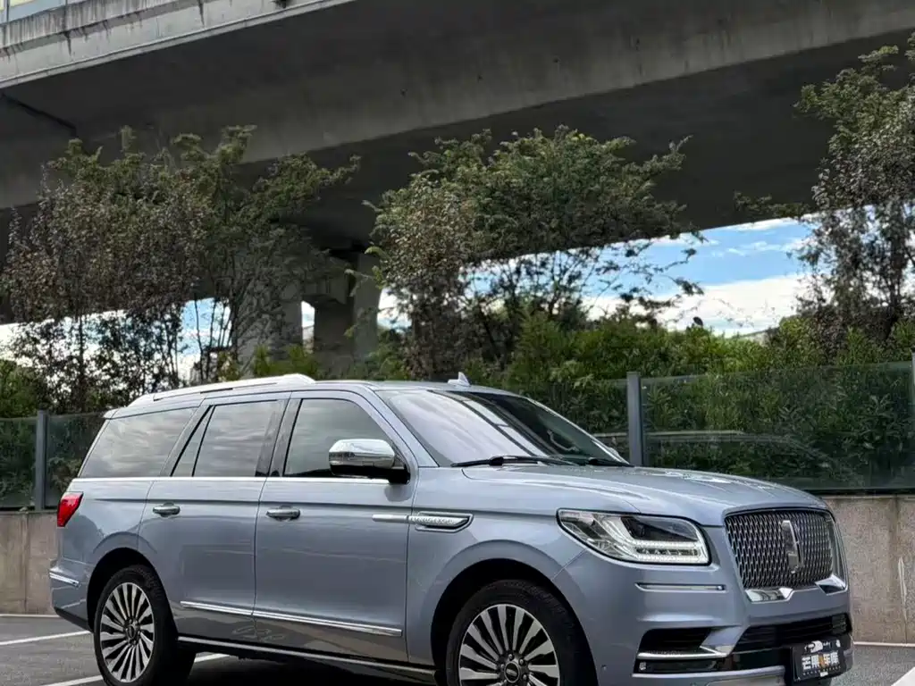 Lincoln Navigator — миниатюра 2