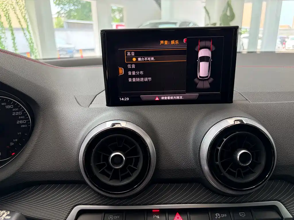 Audi Q2L 2024 35TFSI
