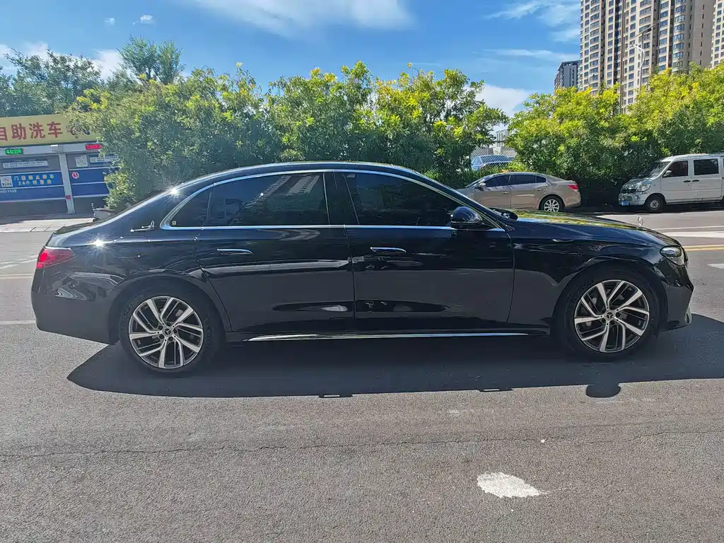 Mercedes-Benz E-Class — миниатюра 8
