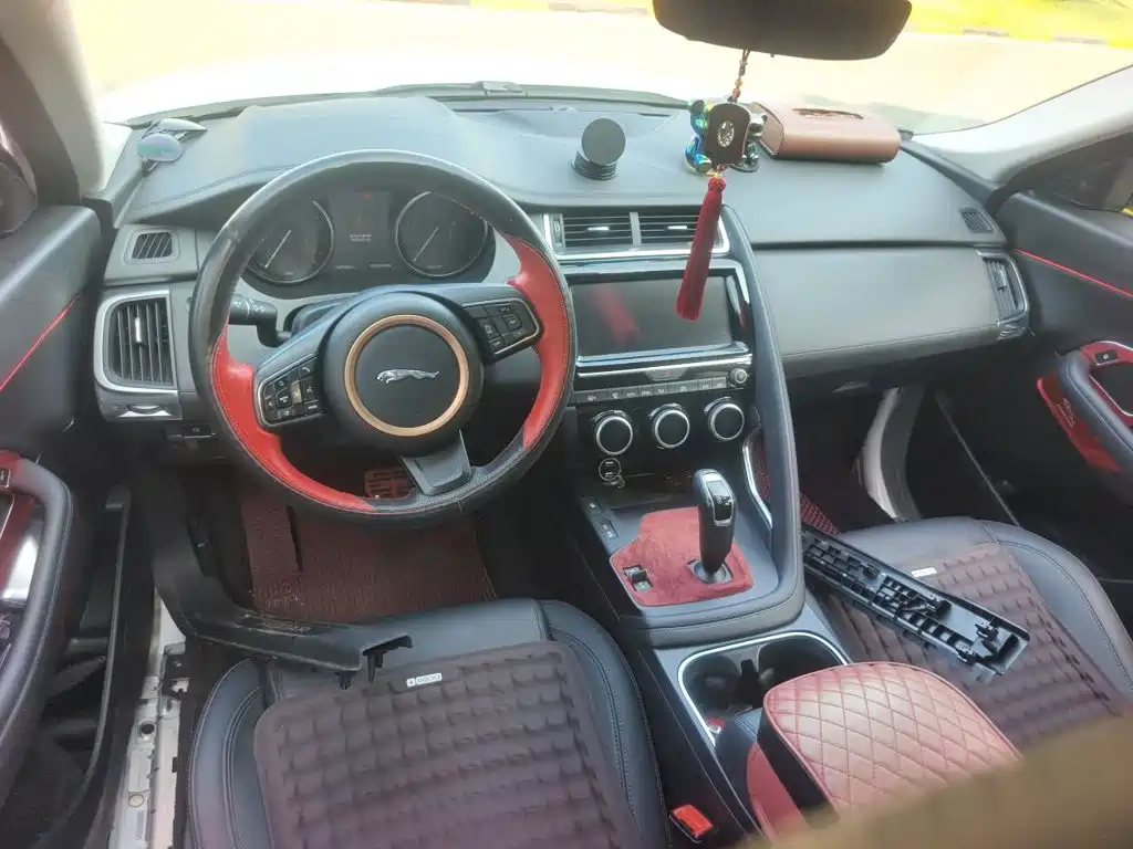 Jaguar E-PACE — миниатюра 5