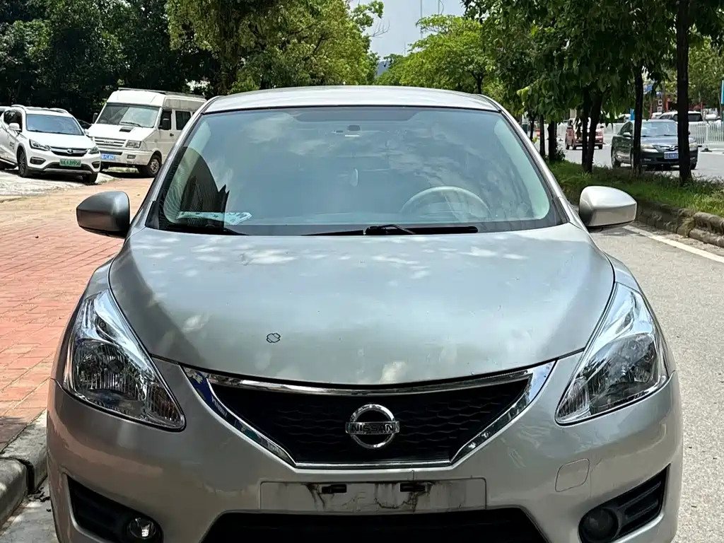 Nissan Tiida 2011 1.6L CVT Comfort