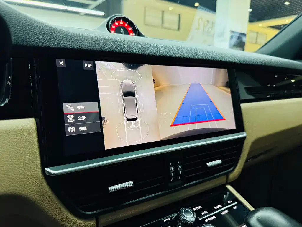 Porsche Cayenne — миниатюра 13