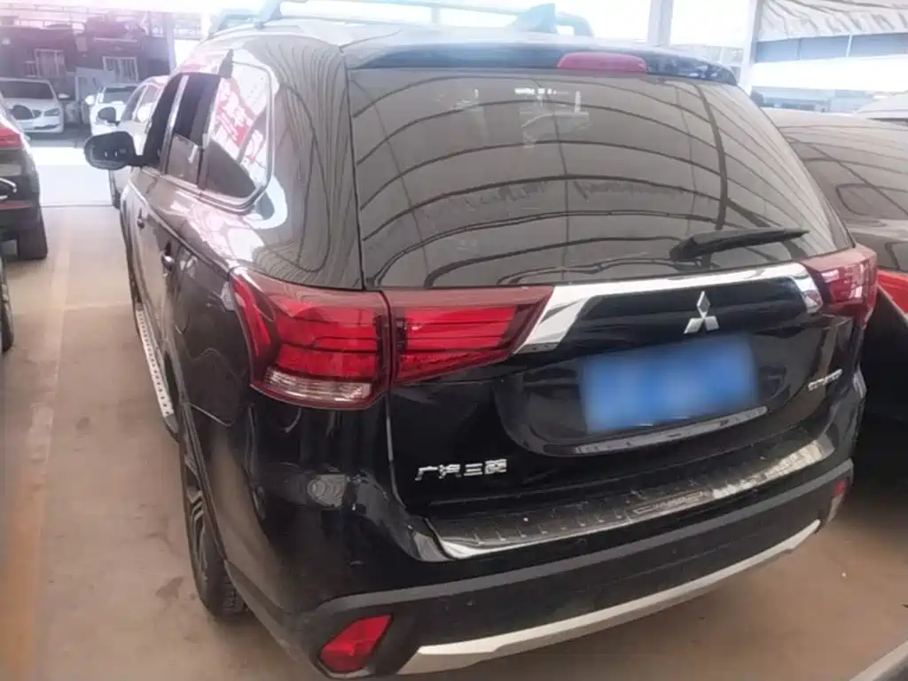 Mitsubishi Outlander — миниатюра 6