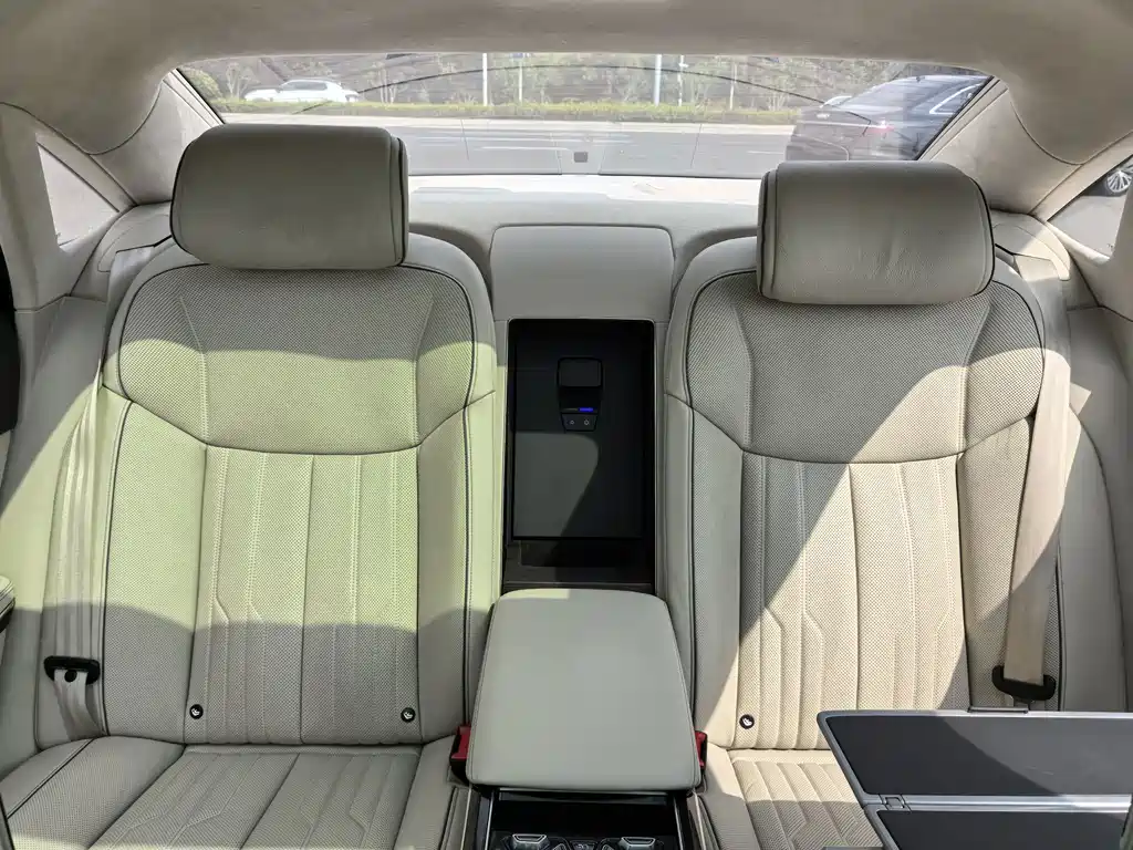 Audi A8 — миниатюра 10