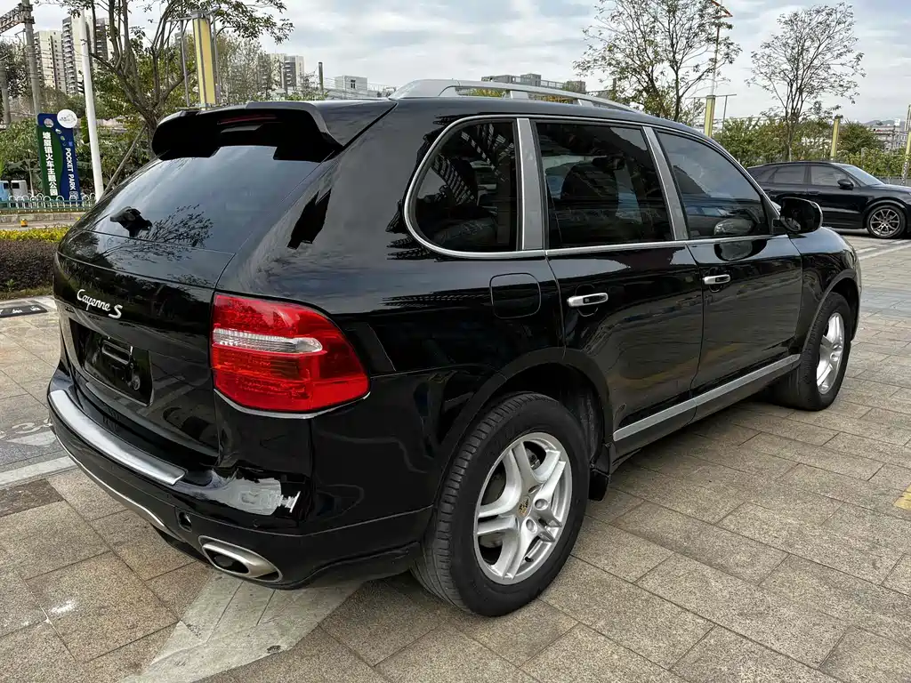 Porsche Cayenne — миниатюра 4