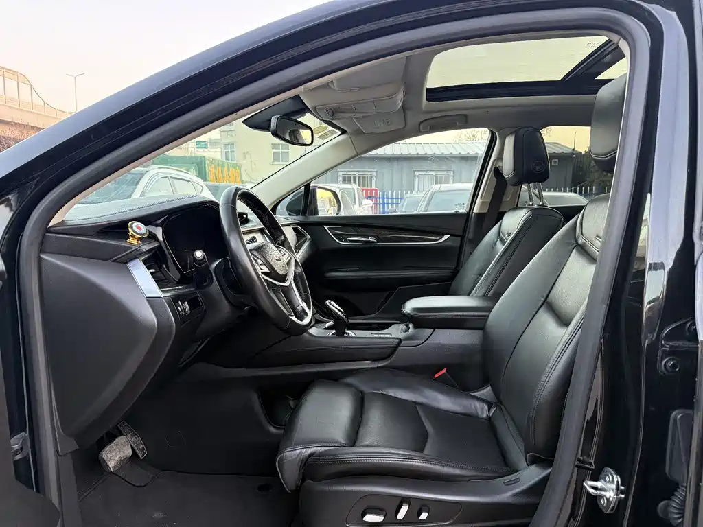 CADILLAC XT5