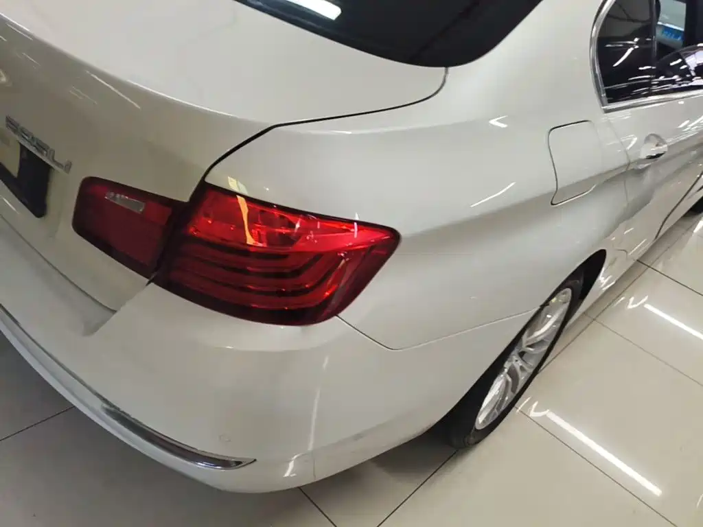 BMW 5 Series — миниатюра 8