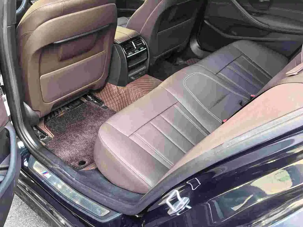 BMW 5 Series — миниатюра 5