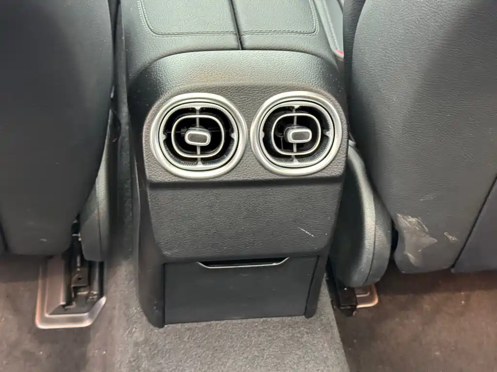 Mercedes-Benz C-Class — миниатюра 12