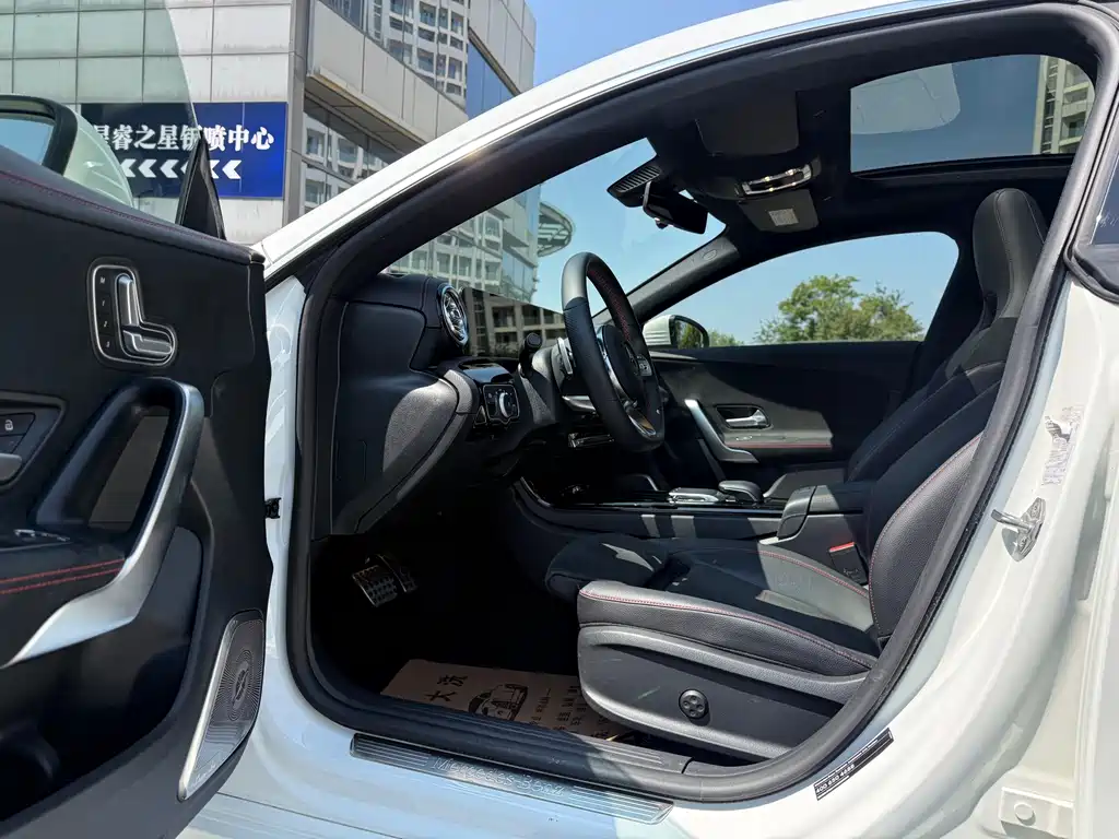 Mercedes-Benz CLA (Import) — миниатюра 4